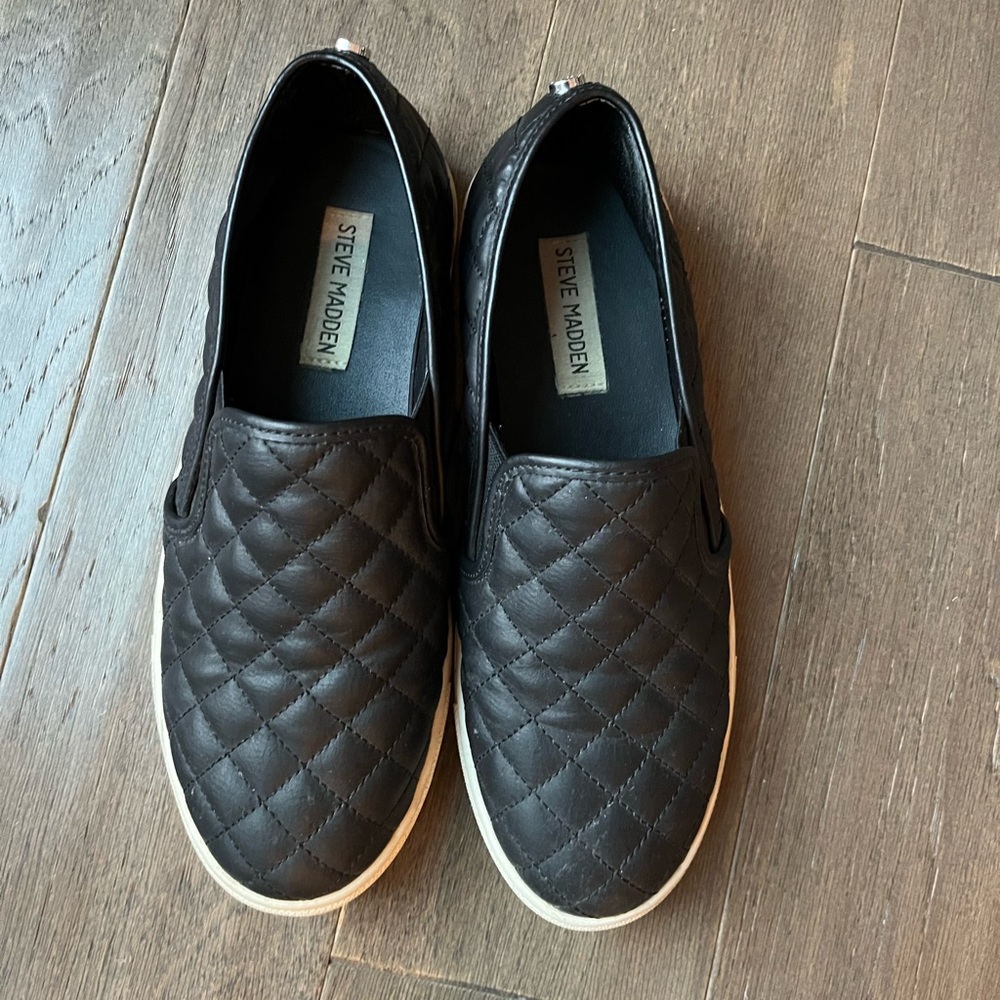 Steve Madden Slide-On-Sneaker